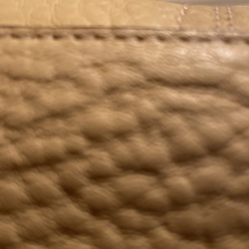 Coach pebbled leather shoulder bag EUC - Picture 7 of 11